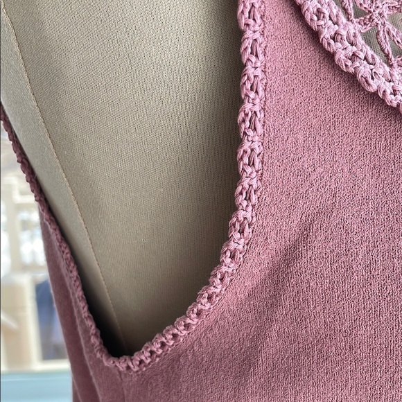 Dana Buchman Women's Pink Sleeveless Top With Crochet Neck, Size Petite Large - Picture 6 of 8